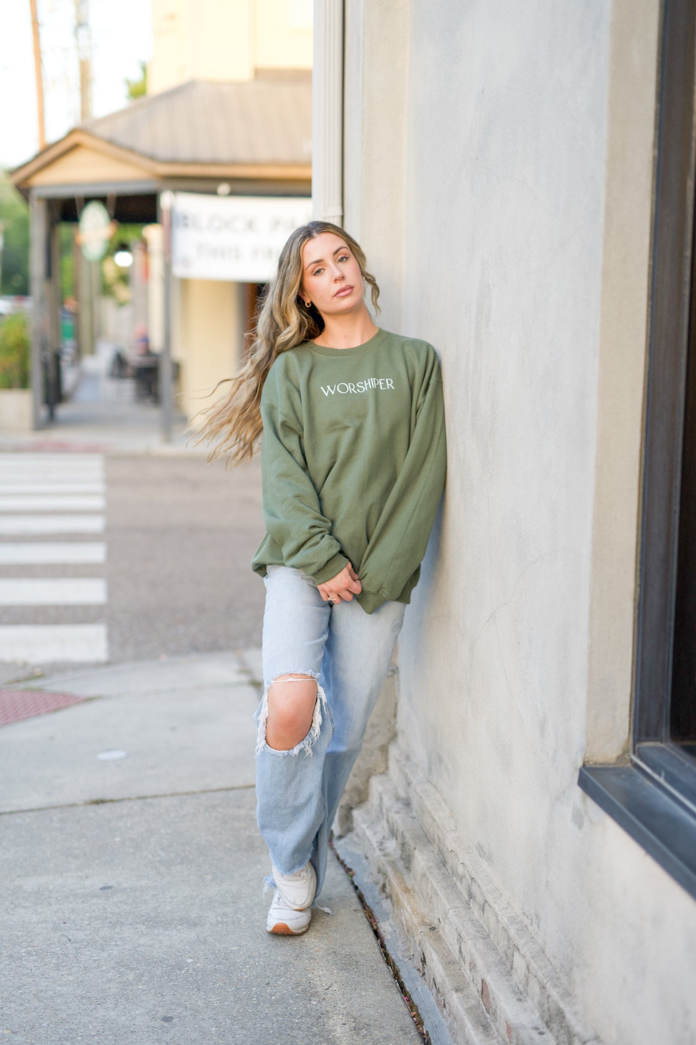 WORSHIPER CREWNECK